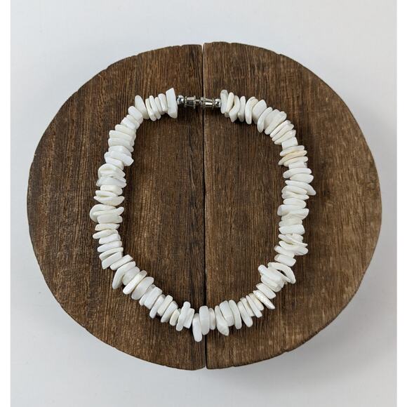 White Puka Shell Bracelet 9.25” Vintage With Old Barrel Clasp Fishing Line y2K - Picture 1 of 5